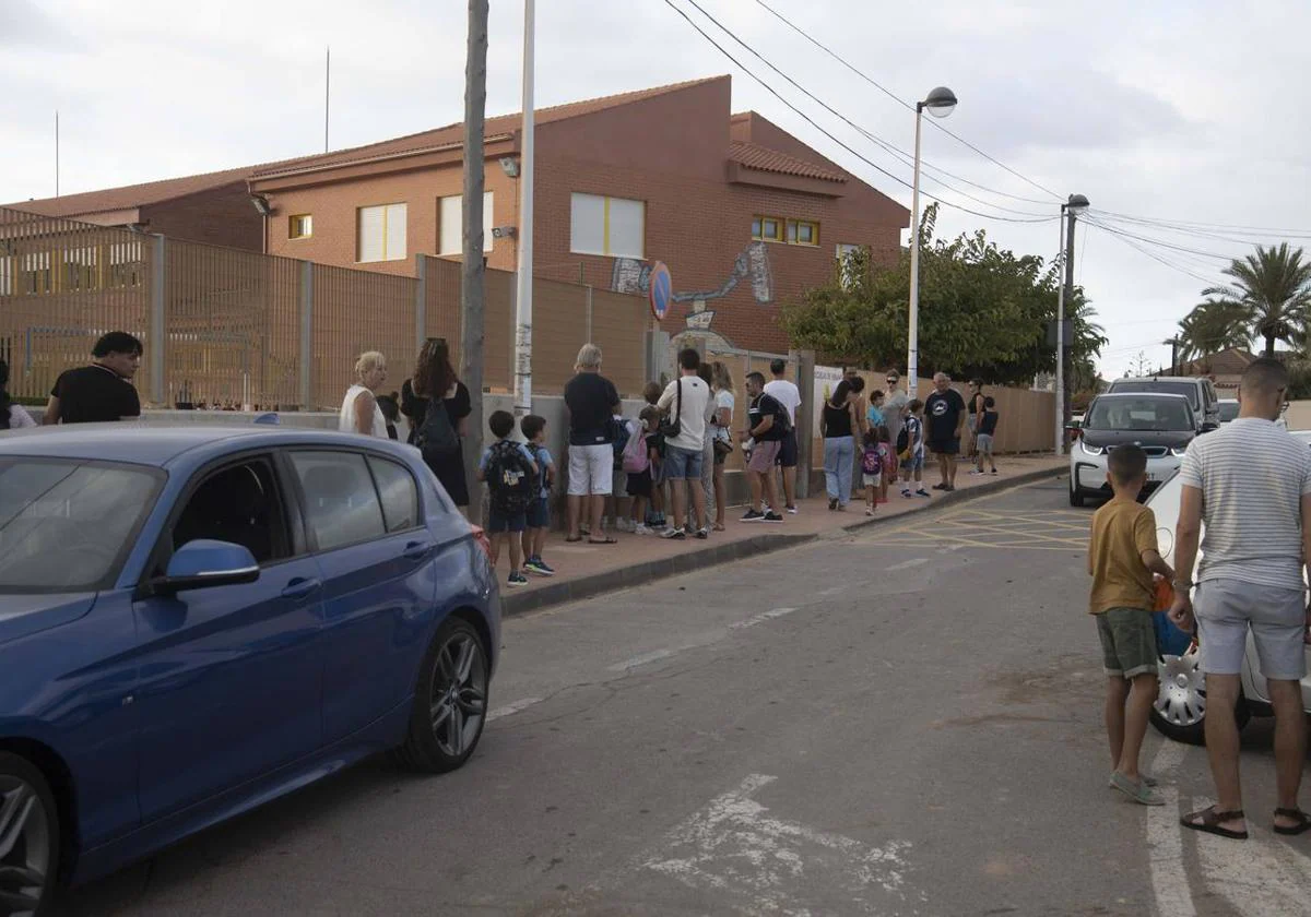 Los Padres Piden Abrir Los Patios De Los Colegios Por Las Tardes Y